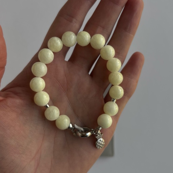 152 Dyed Quartz Bracelet - Picture 3 of 4